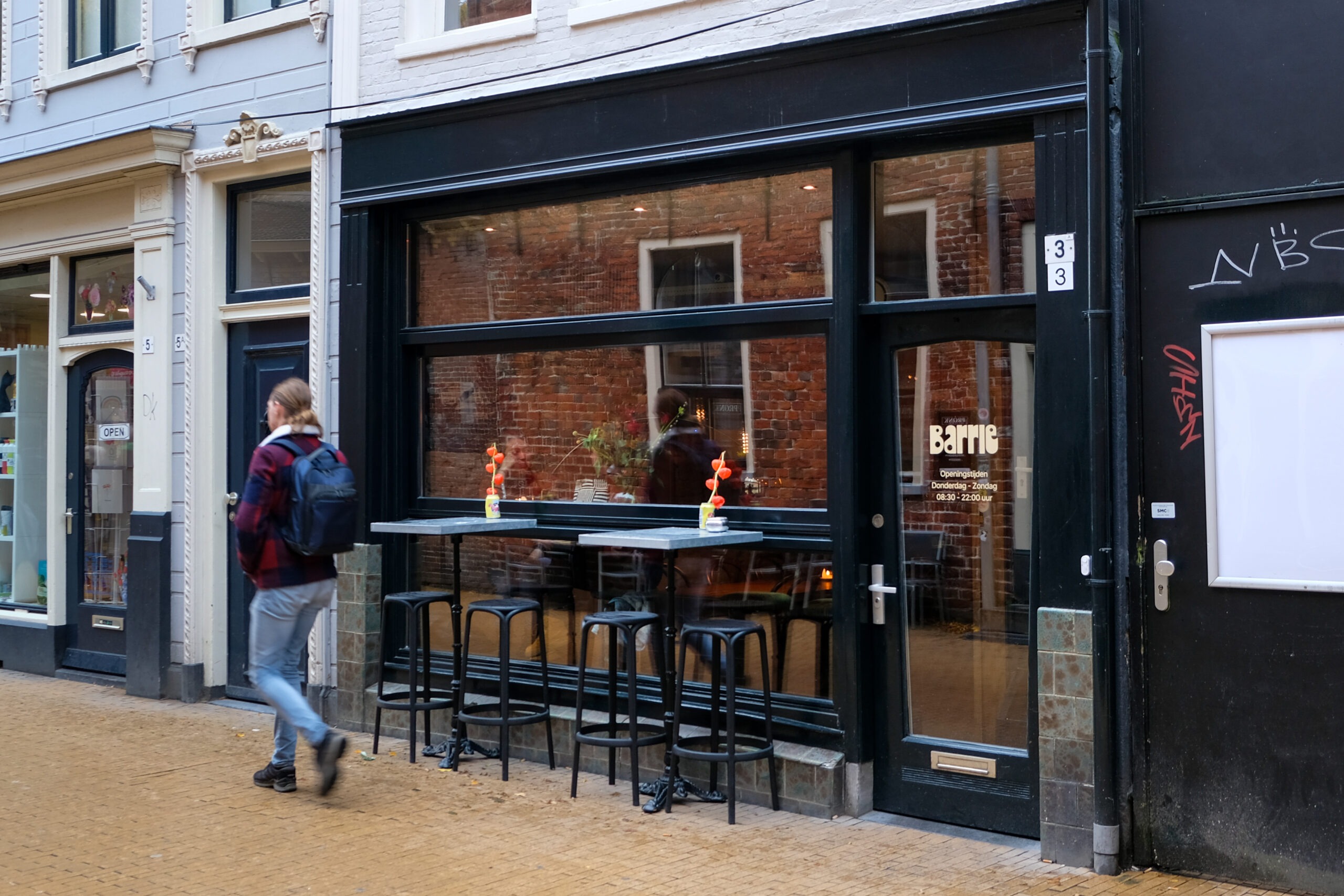 Bar Barrie, Folkingestraat 3.